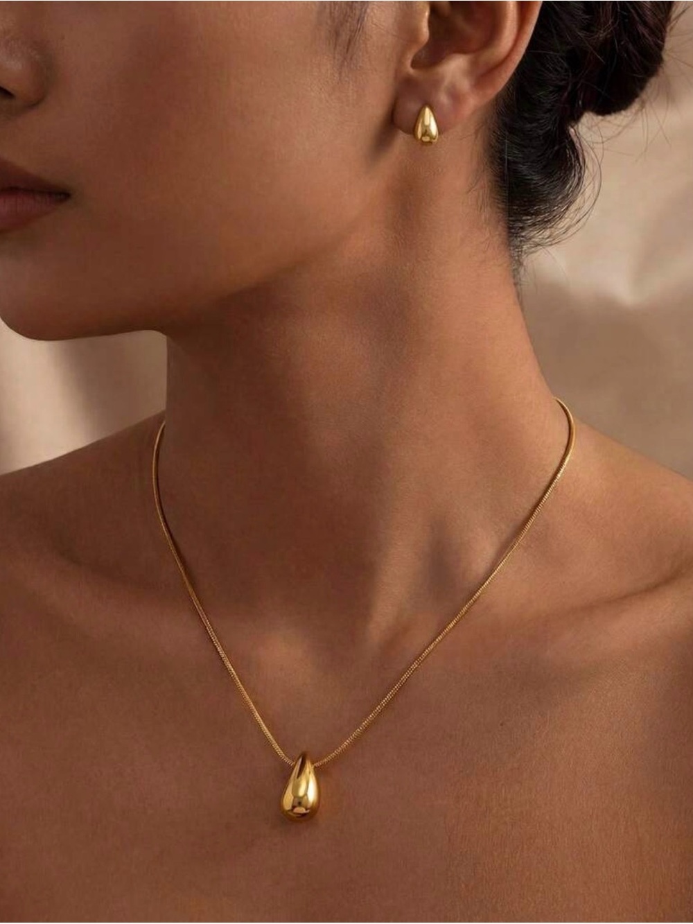 Gold Teardrop Necklace and Stud Earrings Set